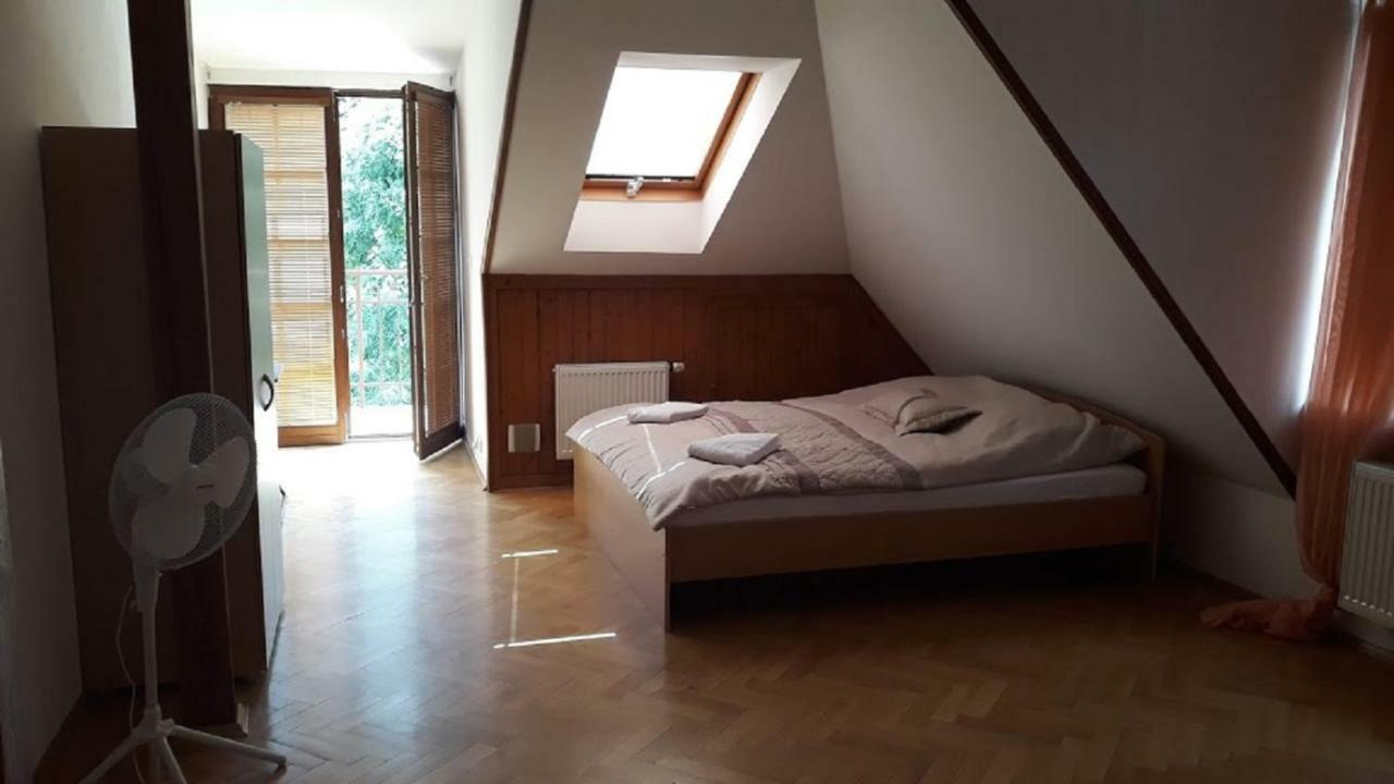 Fairy-tale From Lev I Sova Han/Misafirhane Prag